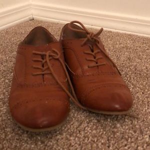 Aldo 7.5 brown oxfords